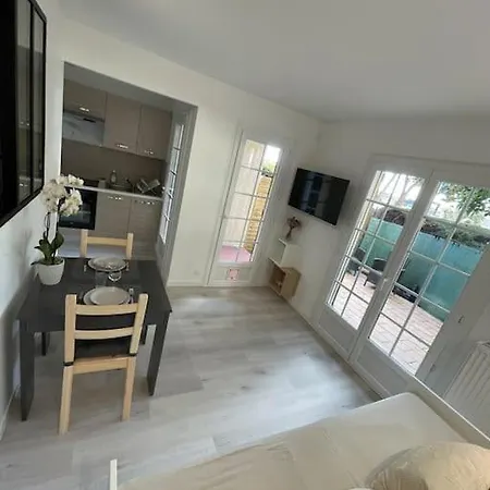 T2, Proche Plage, Rez De Jardin, Piscine, Parking Appartement *