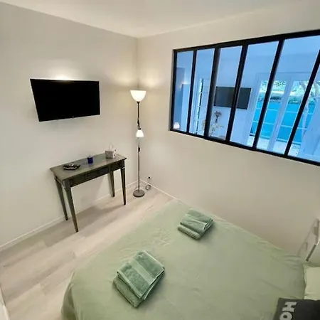 Apartment T2, Proche Plage, Rez De Jardin, Piscine, Parking Antibes